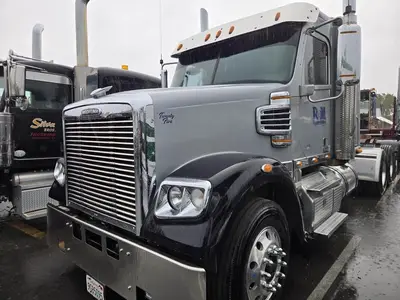 USED 2023 FREIGHTLINER CORONADO 122 SD