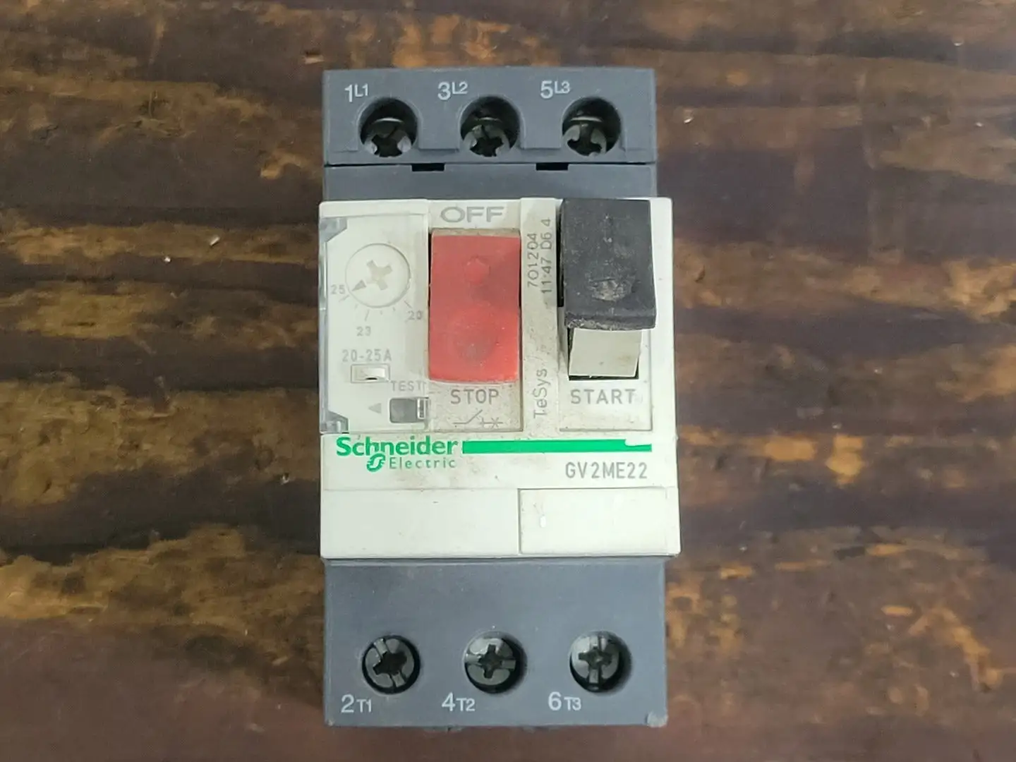 Used SCHNEIDER ELECTRIC GV2ME22 Switchgears British Columbia CA | Lenmark #242045