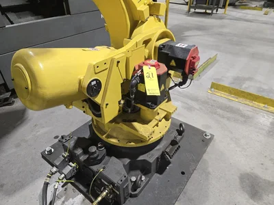 2012 Fanuc Robot R-2000i6 210FS Robotic Arm System w/ Camera System, Pallet Supports, Controllers,