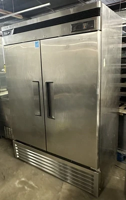 174-0127 Turbo Air TSR-49SD 2-Door Reach In Self Contained Cooler