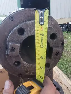 Larger CAT 50 Taper Cincinatti Type Right Angle Milling Head 2 3/4'' Hole