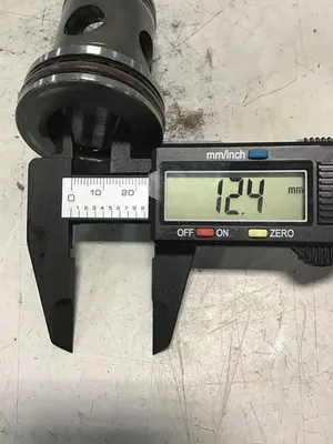 USED VICKERS 25-D10-30