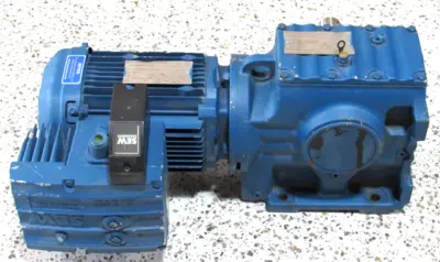 NEW SEW EURODRIVE S67DRE80M4/MM07/M0 GEARMOTOR S67DT80N4MM07C 1HP 65.63:1