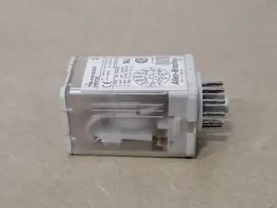 USED ALLEN-BRADLEY 700-HA33Z24
