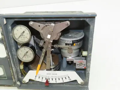 Bristol OG2G624C Pressure Controller 0-10 Water Colum Scale AC-70 Type-Reverse