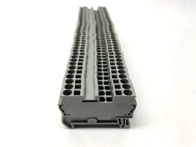 USED PHOENIX CONTACT FEED-THROUGH TERMINAL BLOCK ST 2,5 LOT OF 40