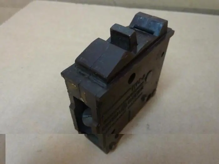 Used GENERAL ELECTRIC / GE R130 Circuit Breakers Michigan US | Ideal Machinery #605421