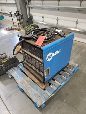 Miller Deltaweld 302 Welder