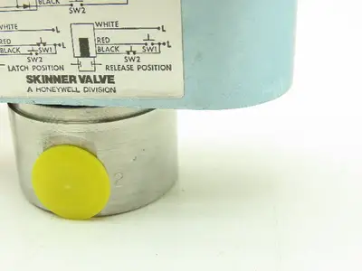 Honeywell Skinner V5RAM44480 Solenoid Valve 120VAC 100 PSI 1/4" NPT (NC)