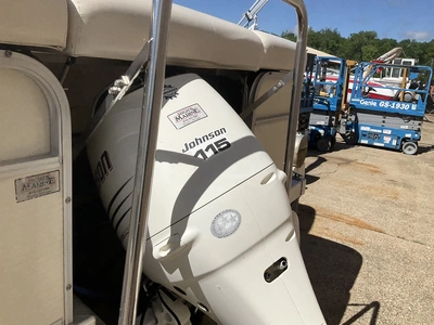 USED 2004 BENNINGTON 2280 RL