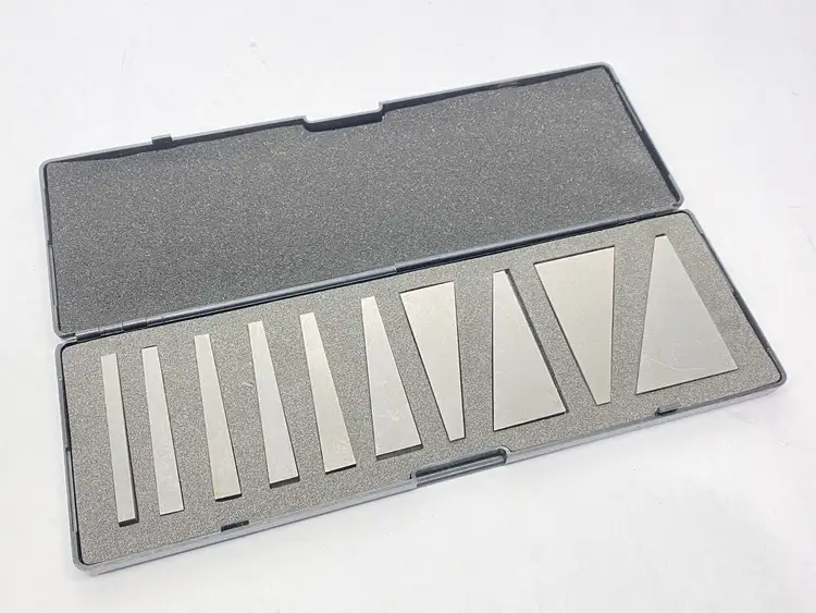 Used VALUE COLLECTION 1 TO 30 DEGREE ANGLE 3" LONG STEEL ANGLE BLOCK SET Precision Angle Plates Michigan US | Maverick Industrial Sales #1089081