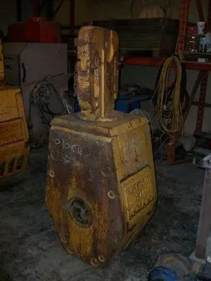 USED SKYTOP BREWSTER DTB-103 100 TON TUBING / TRAVELLING BLOCK AND HOOK