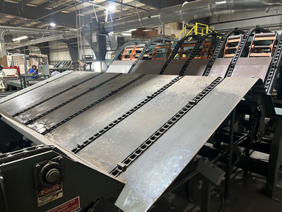 Automated Lumber Handling Pre-Breakup Incline Chain Deck