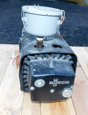 USED BUSCH VACUUM PUMP SV 1040 B 000 INXX