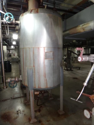 433 Gallon 304 Stainless Insulated Vertical Tanks