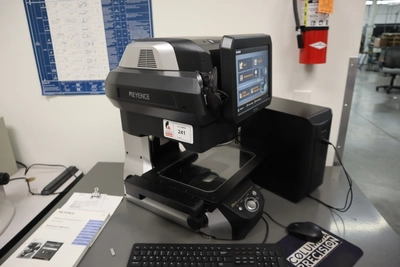 Used KEYENCE INSPECTION & MEASUREMENT KEYENCE IM-7030T 2D Vision Measuring Systems Minnesota US | Machinesused.com #1372426