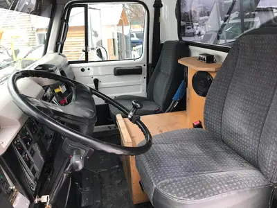 USED 2002 INTERNATIONAL 4800