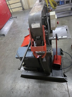 Used 1900 EDWARDS JAWS IV Ironworkers Illinois US | Revelation Machinery #1394753