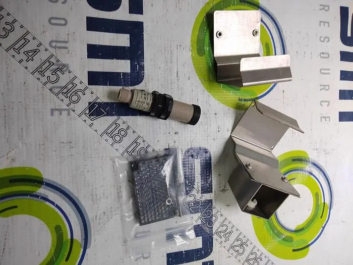 Used OMRON E3F2-R2C4-P1 & E39-R1 Sensors | SMT Resource #489687