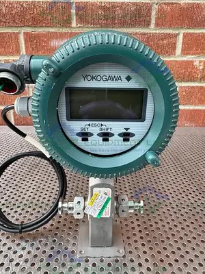 USED YOKOGAWA ADMAG AXF 010C MAGNETIC FLOWMETER W/ 1/2" SANITARY FITTING