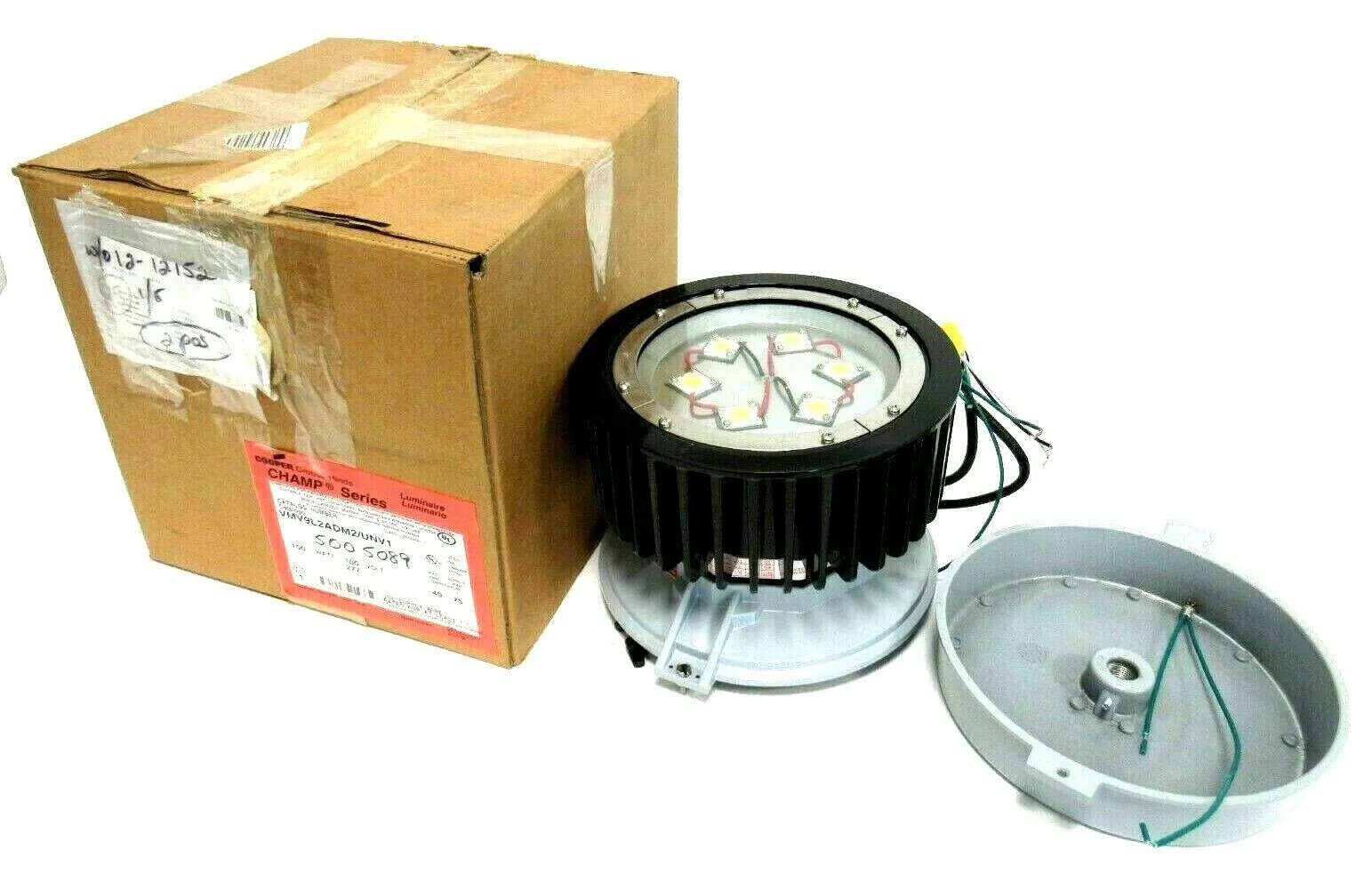 NEW CROUSE HINDS VMV9L2ADM2/UNV1 LIGHT FIXTURE 100W VMV9L2ADM2UNV1