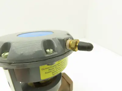 Johnson Controls Brass Valve 1" NPT  9-13PSIG w/V-3000-1 Diaphragm Actuator