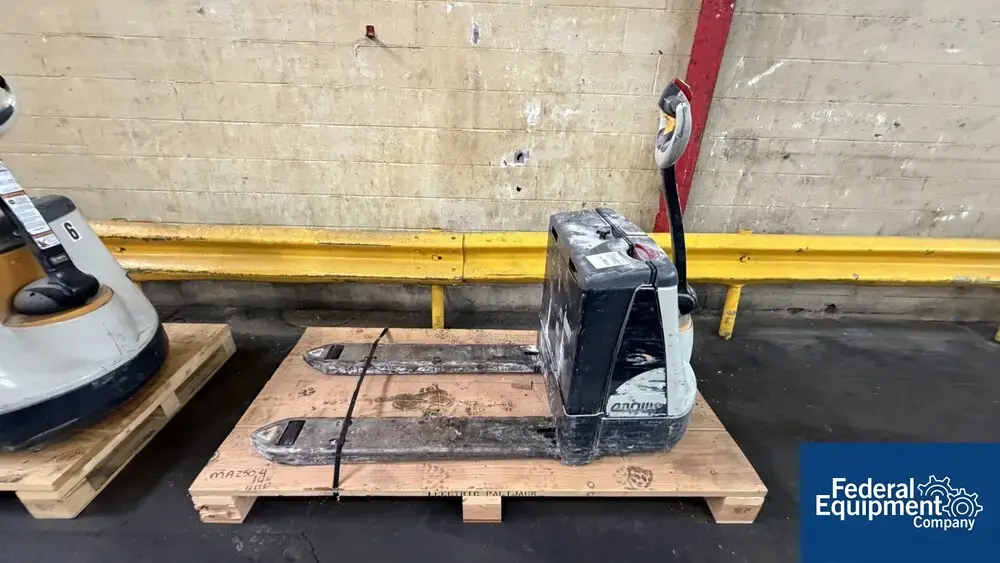 USED Crown Crown Pallet Runner, Model WP3035-45, 4500#