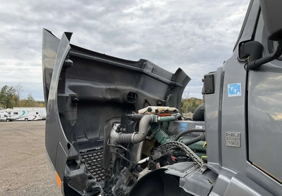 USED 2014 VOLVO VNL 6X4