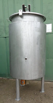 700 L S/S Jacketed Enclosed Mixer Tank