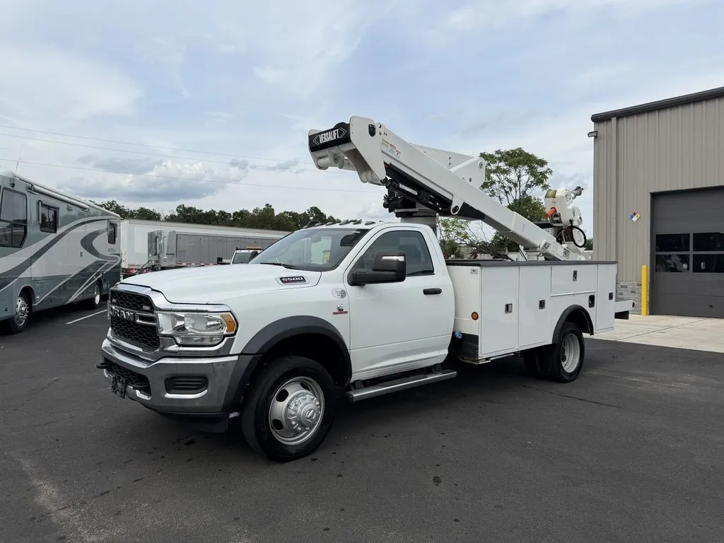Used 2023 RAM 5500 VERSALIFT Bucket (boom) trucks Minnesota US | Carco Truck & Equipment #1513873