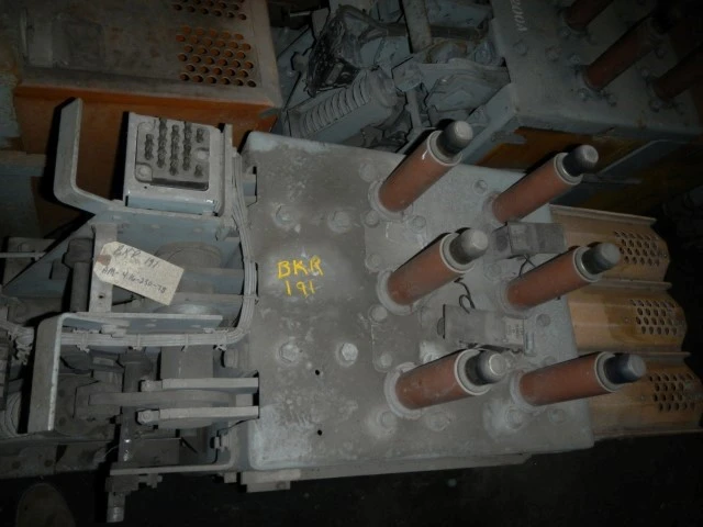 GE AM-4.16-250-7S 1200 amp 4160v Air Circuit Breaker