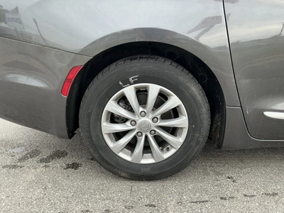 USED 2019 CHRYSLER PACIFICA