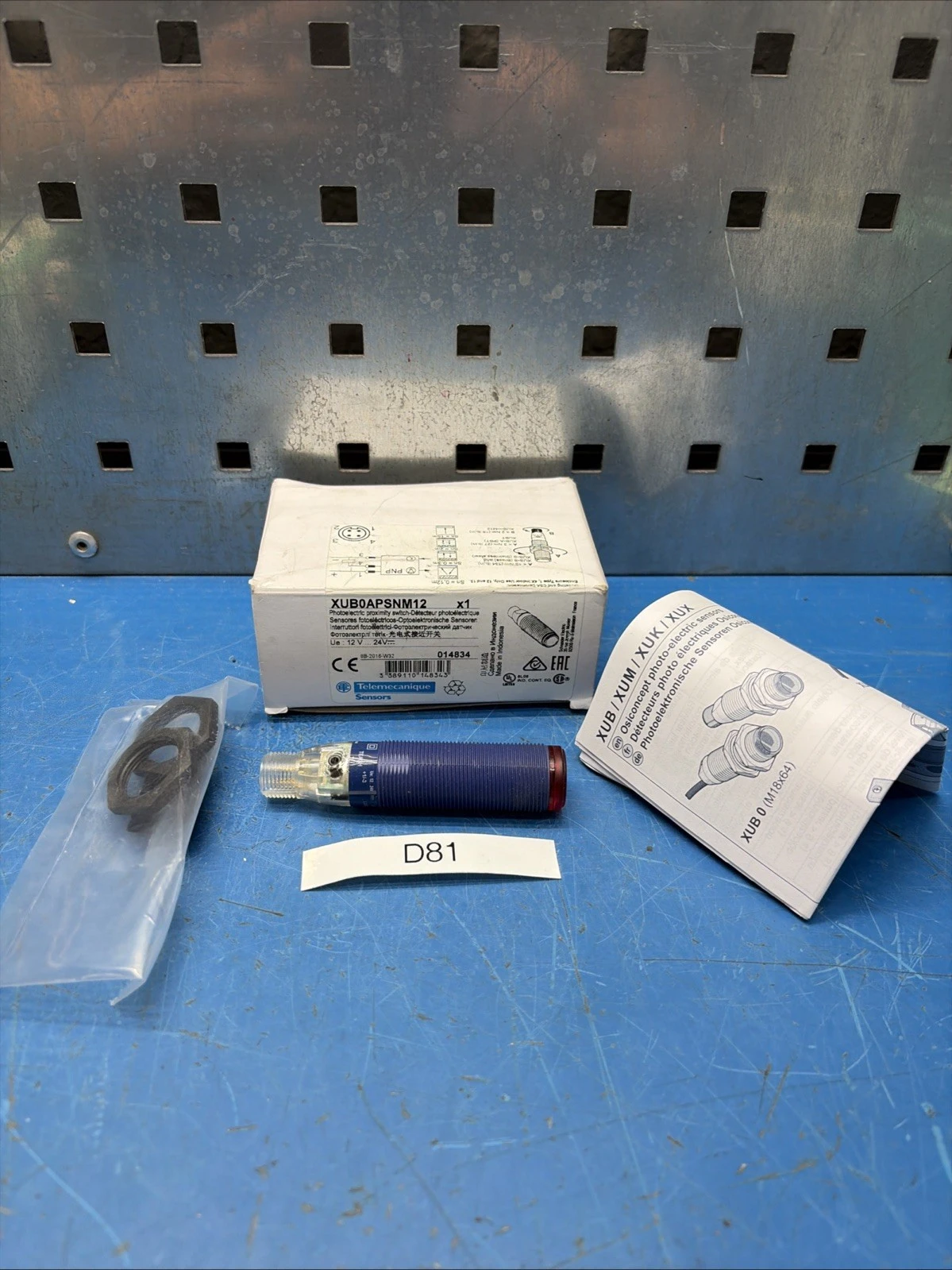 NEW Telemecanique XUBOAPSNM12