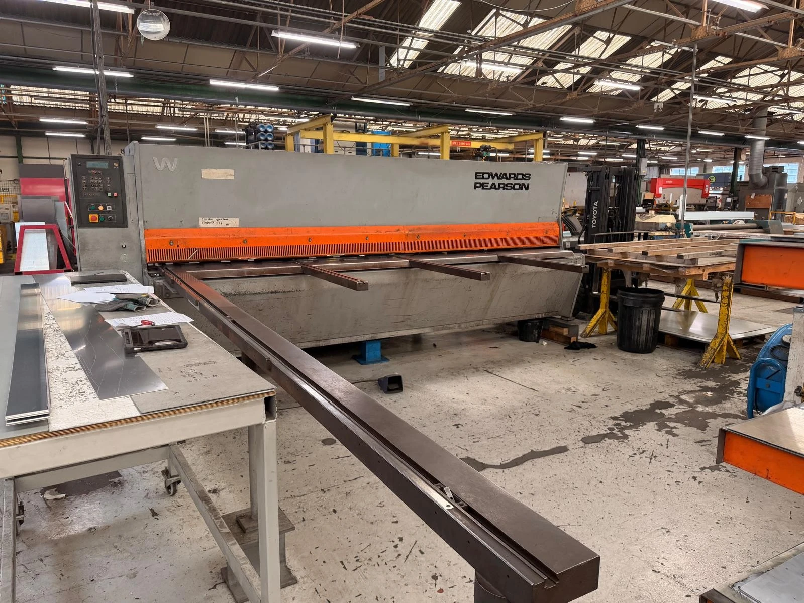 Used _UNKNOWN_ _UNKNOWN_ Sheet Metal Shears GB | Zebra Worldwide Machinery #1359520