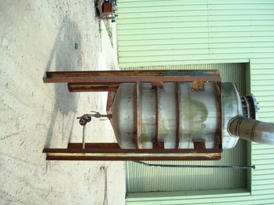 1100 L S/S Vert. Pressure/Vac Vessel