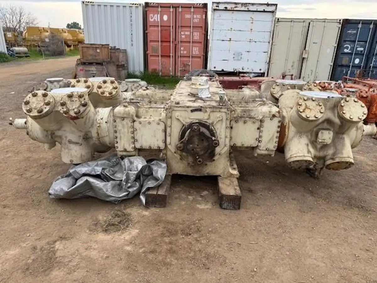 White Superior MH-64 Compressor Frame SN 336670 and 9.5" x 9.5" x 5.75" x 5.75" cylinders