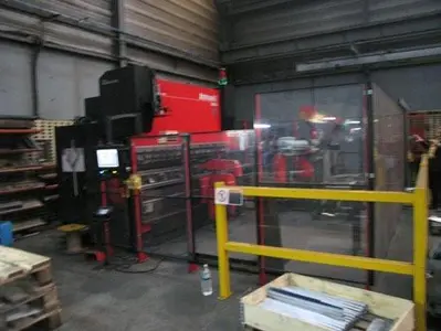 USED AMADA ASTRO 100T X 3220 CNC ROBOT BENDING CELL