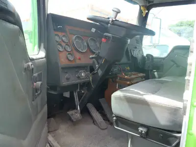 Used KENWORTH 300 UTILITY TRUCK Service & Utility Trucks Florida US | USA Transequipment #1542521