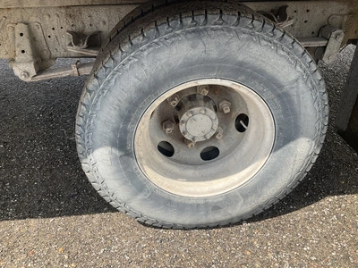 USED 2006 GMC W4500