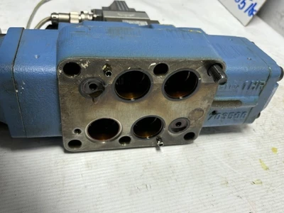 Moog D663Z4711 D663 Servo Proportional Valve hydraulic control valve