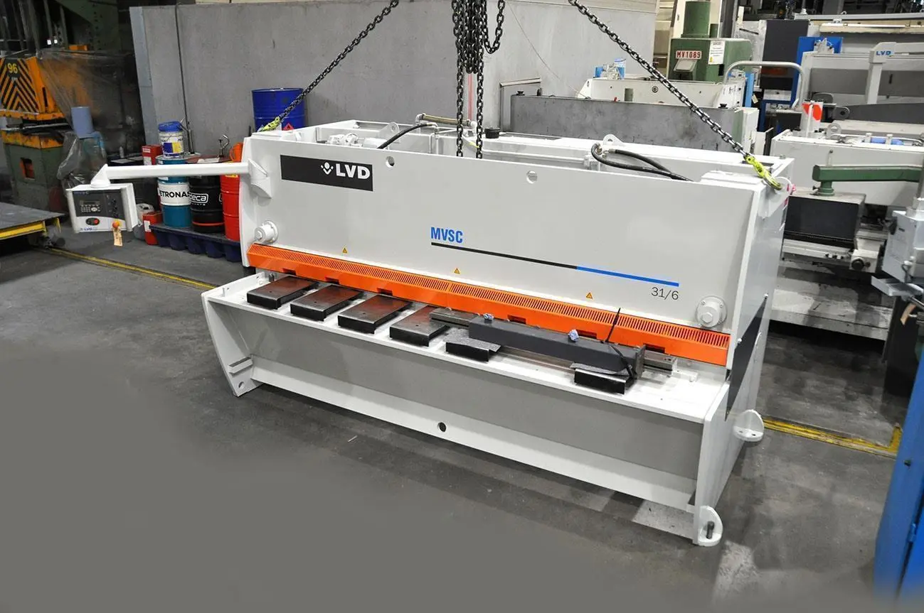USED LVD MVSC 3100 X 6 MM CNC