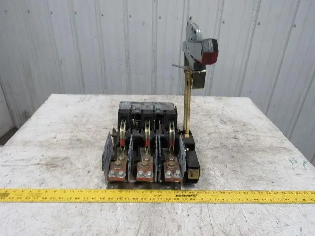 Allen Bradley Ser A 600A 600VAC 250VDC MAX 3Ph Disconnect Switch