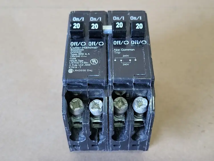 Used CUTLER-HAMMER BQ220220 Switchgears British Columbia CA | Lenmark #238919