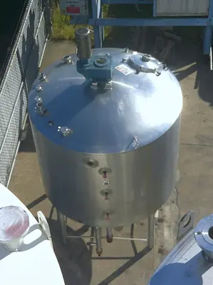 SPC8934  Kettle 2,000 gallon Walker processor kettle, agitator 3 hp side scraping, 15 psi jacket rating, 304 SS