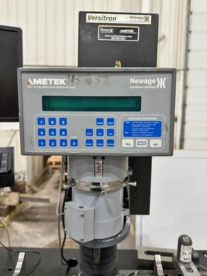 AMETEK NEWAGE VERSITRON MODEL AT-130 RDS HARDNESS TESTER w/ FIXTURE TABLE