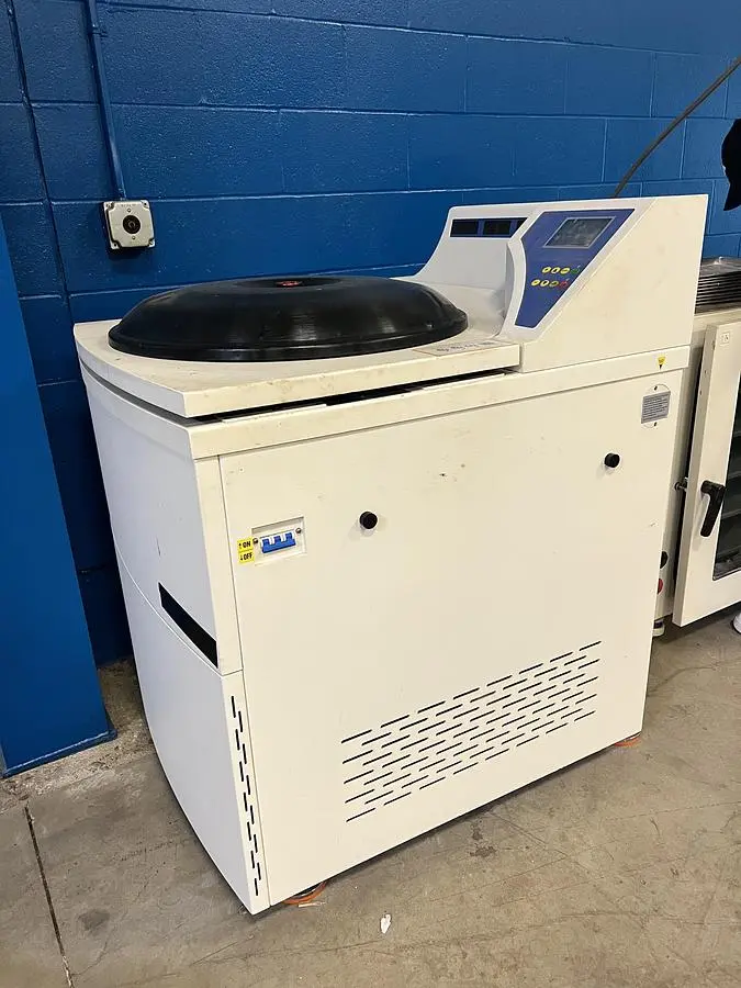 Refrigerated Isolate Centrifuge -20 C Degrees FR8-B12 (Old Model CRV-80B)