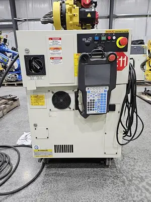 USED 2015 FANUC R-2000IC/210F