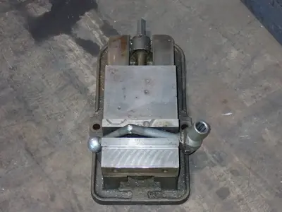 Kurt 6" Vise