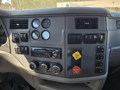 USED 2015 PETERBILT 579