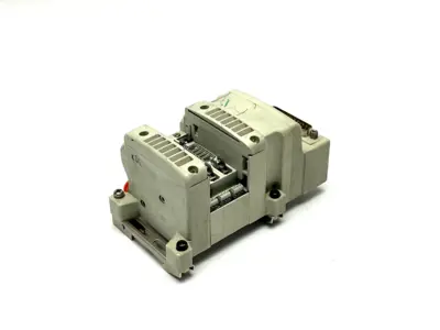 SMC VV5QC11-03N7FD0-D0S Plug In Manifold Base 3-Station w/ Din Rail Mount - Used